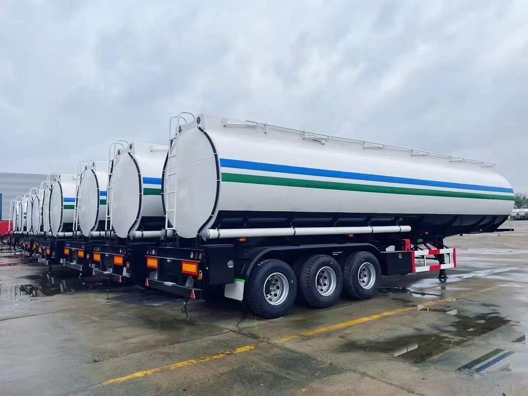 32.2 cubic meter chemical liquid tank transport semi-trailer