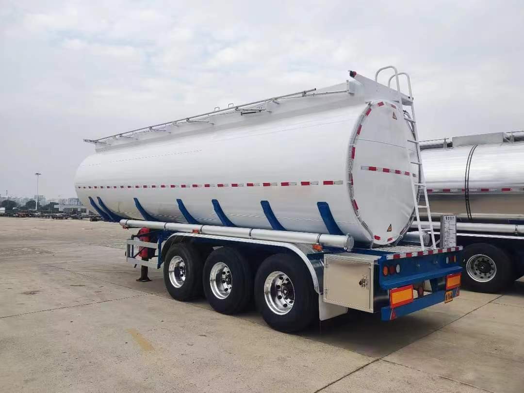 65m3 low-density powder material transportation semi-trailer