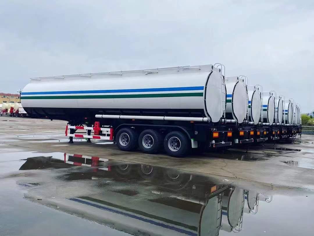 9.35m medium density powder material transportation semi-trailer