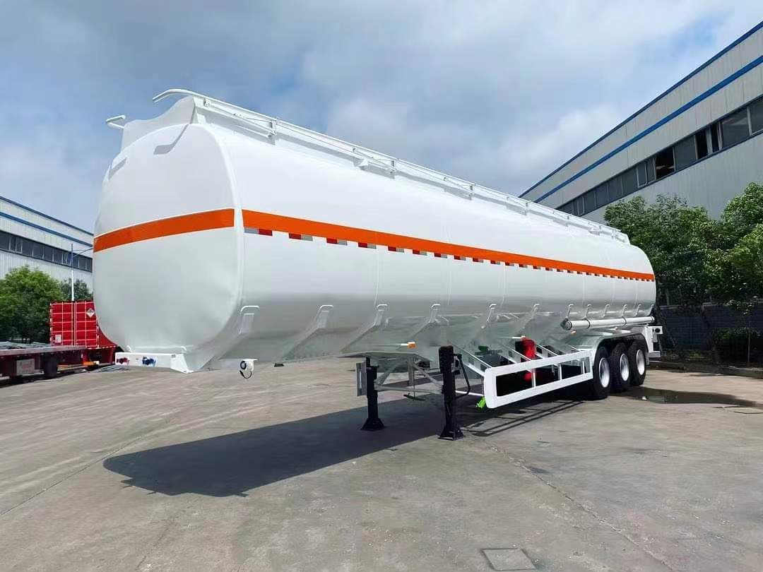 28 cubic meter oil tank transport semi-trailer