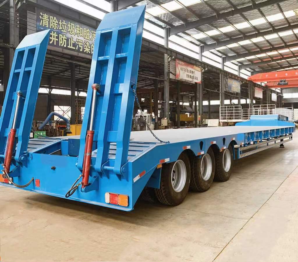 Low-bed semi-trailer transport machinery ordered by Laos customers